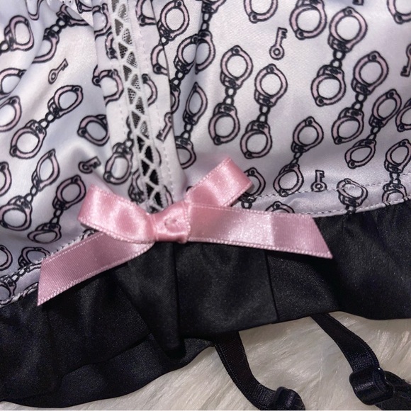 34C/M Vs Victoria’s Secret Sexy Little Thing handcuffs Bra  Ruffled garter Skirt - Picture 12 of 13
